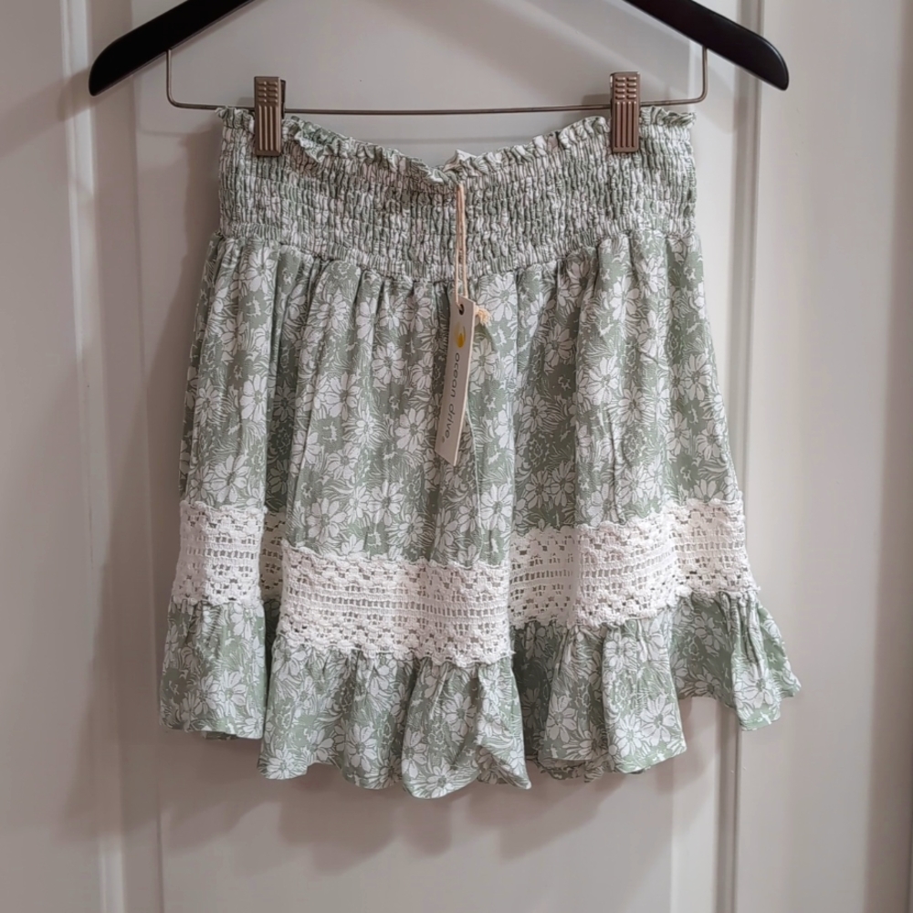 Sage green and white floral lace mini skirt